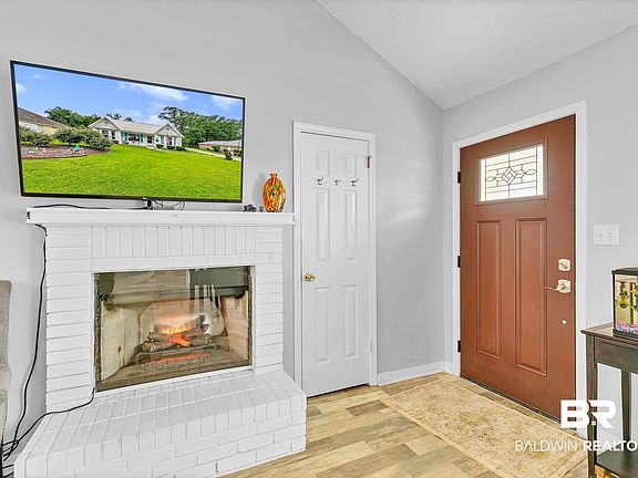 3rd image of 516 Juniper Place Dr