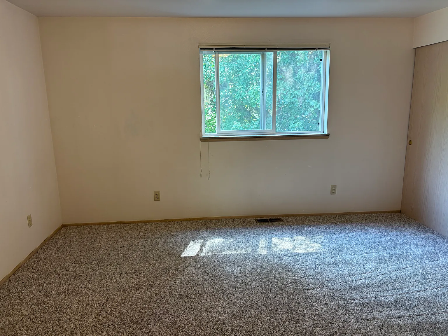 2 bed, 1292 sqft, $1,975 — Photo 4