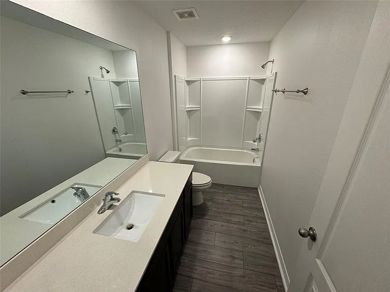 233 Kensington View Blvd — Photo 8