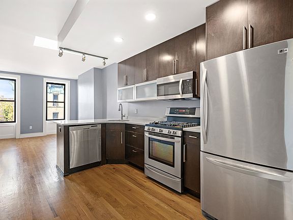2nd image of 935 Park Ave APT 5N