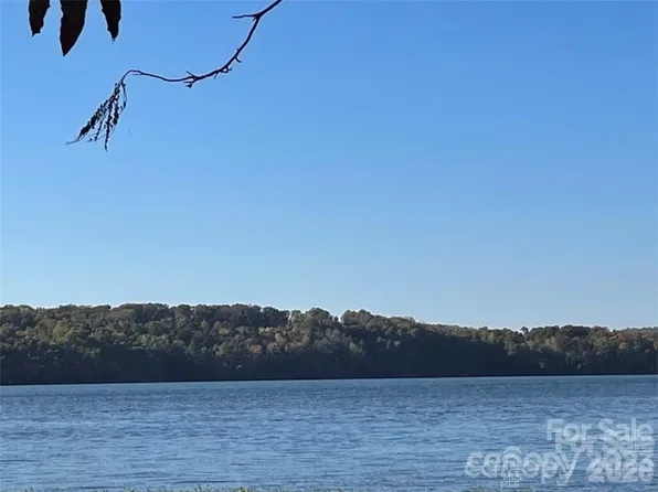 152 Timberlake Ct, Mount Gilead, NC 27306