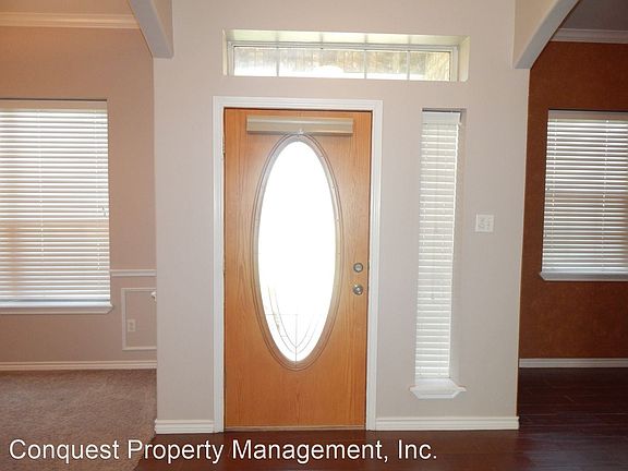 4th image of 2806 Gloucester Dr