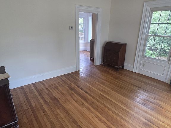 4th image of 16 Columbia Ave