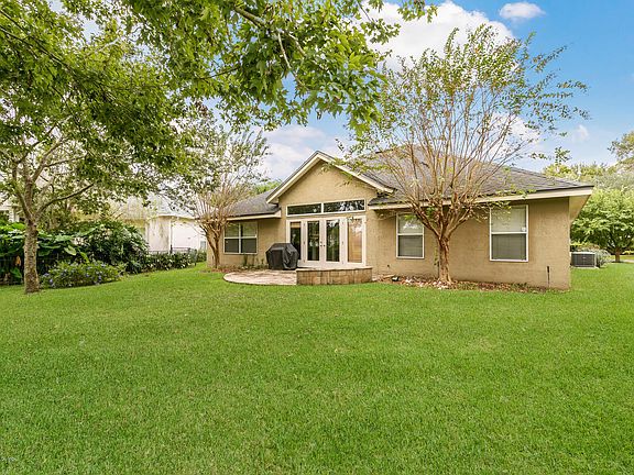 3rd image of 636 Lake Stone Cir