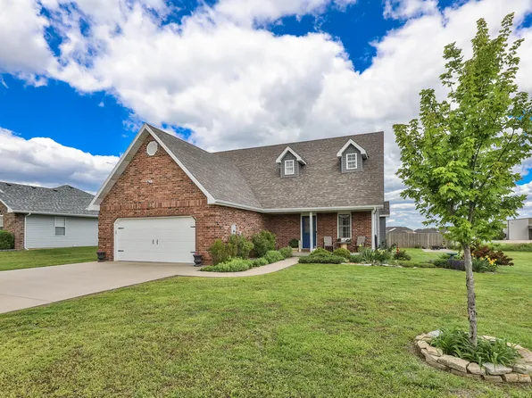 1511 E San Martin Street, Bolivar, MO 65613