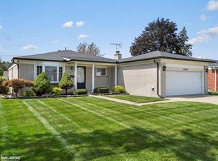 30343 Palomino Dr, Warren, MI 48093