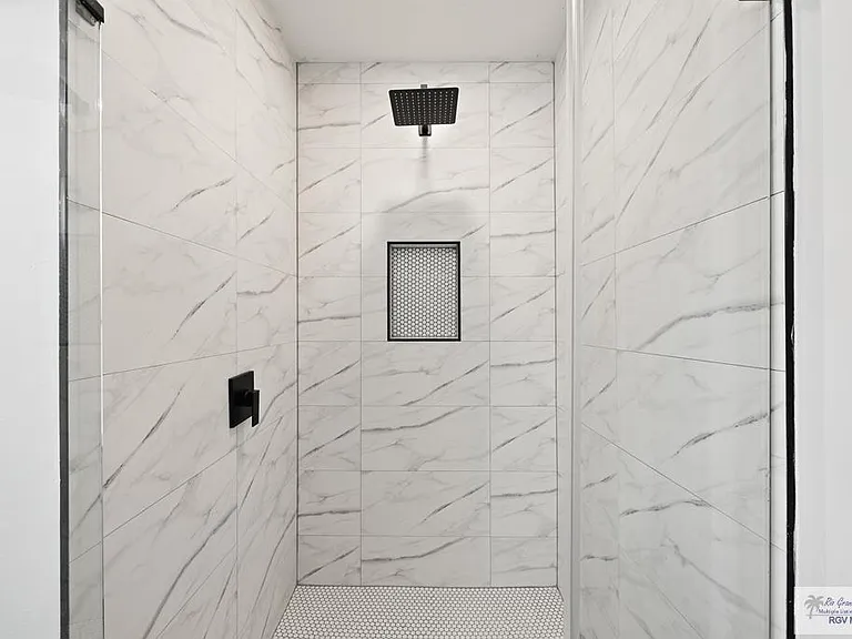6934 Diamond Cove Dr — Photo 23