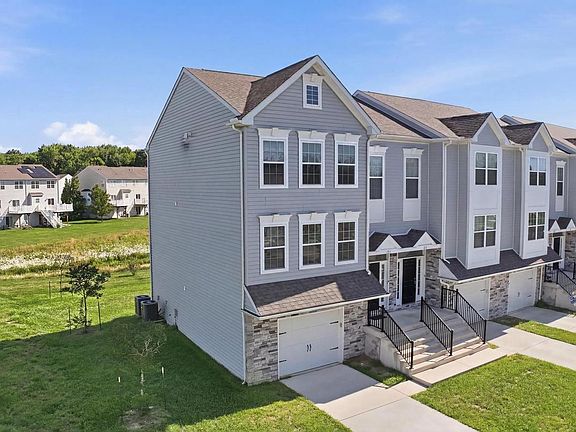 4th image of 121 Lexington Pl