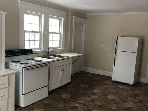 2nd image of 180 Main St APT 2