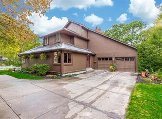 9022 Pflumm Rd, Lenexa, KS 66215