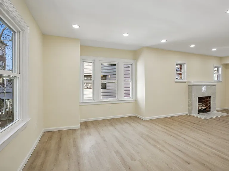 4 Lincoln Pl — Photo 11