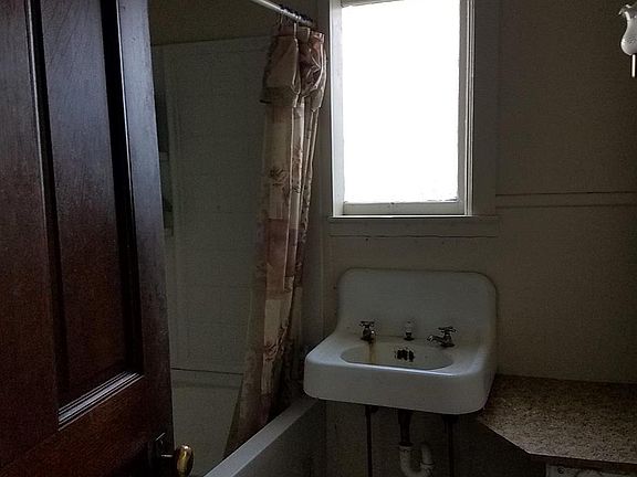 4th image of 88 E Main St
