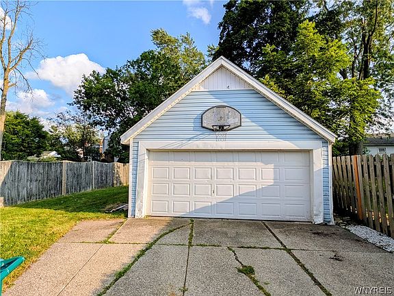 5th image of 591 Longmeadow Rd