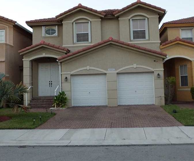 1st image of 10915 NW 87th Ln