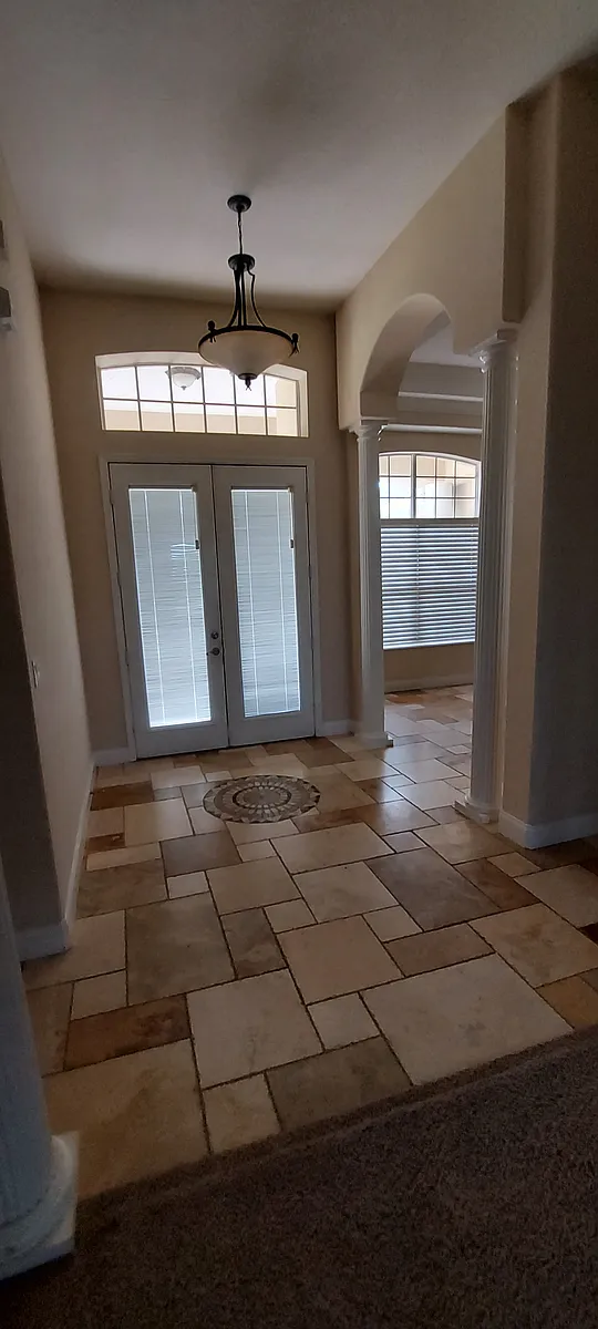 Foyer - 2810 Deerfield St