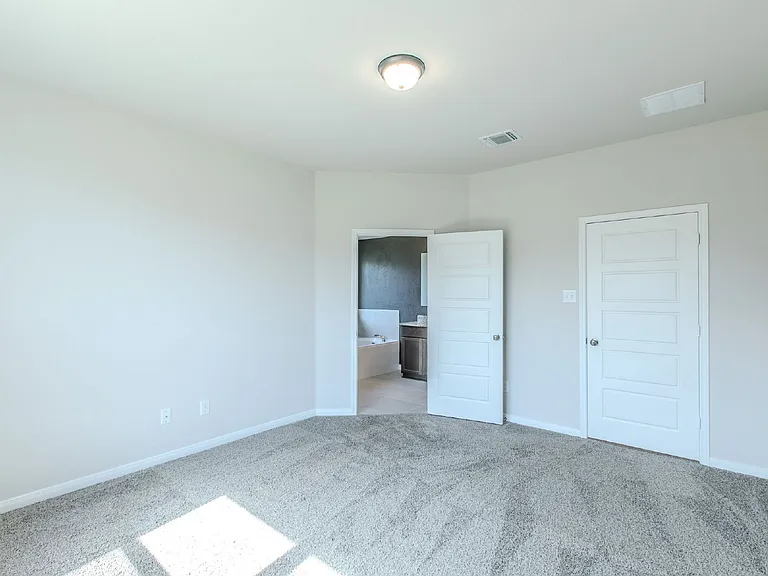113 University Ave — Photo 12