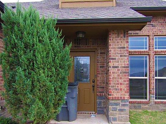 3rd image of 7912 SW Powell Ct