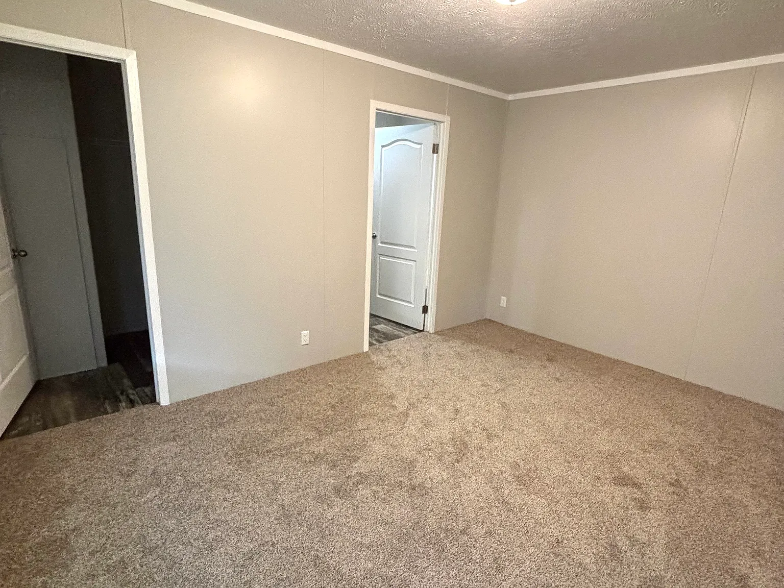 3 bed, 1056 sqft, $1,005 — Photo 4