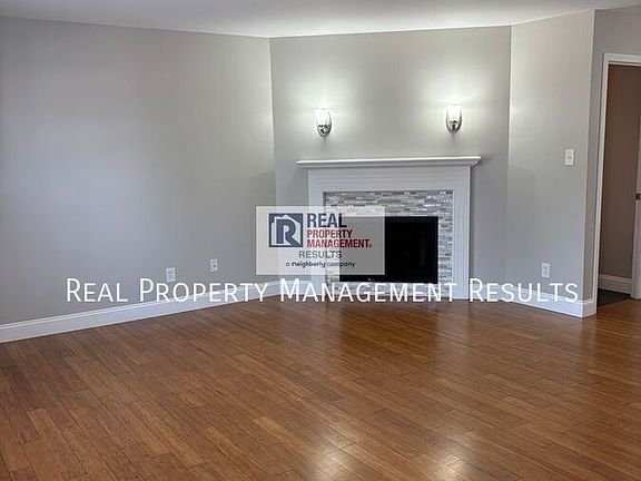 2nd image of 114 Olde Newburgh Dr