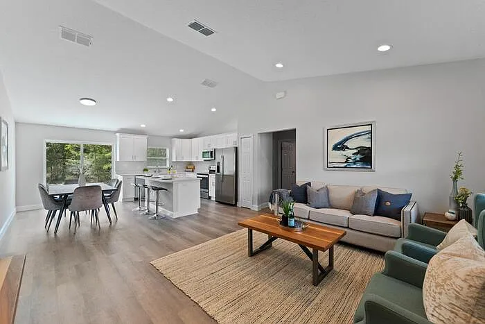 2220 SW 169th Pl — Photo 3