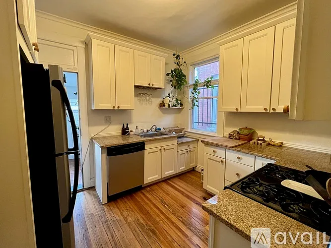 2441 N Vine St — Photo 11