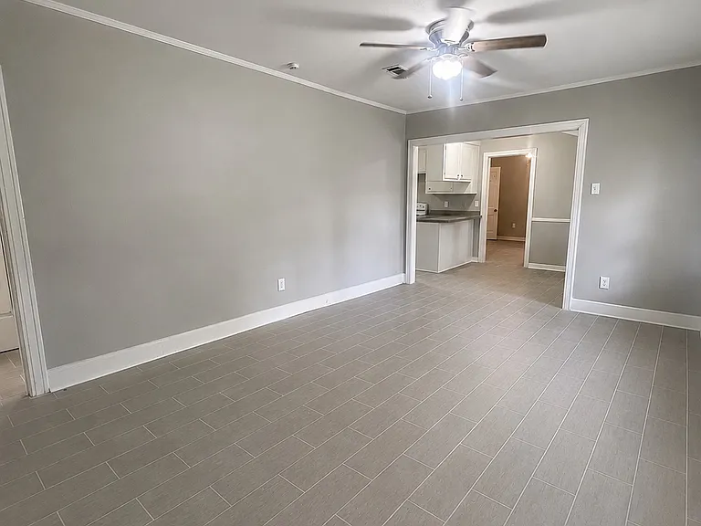 Maplewood Dr — Photo 2