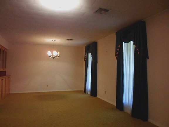 2nd image of 1607 Elm St
