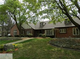 1038 Applegate Ln, East Lansing, MI 48823