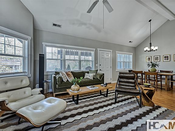 3rd image of 31 Chestnut Hill