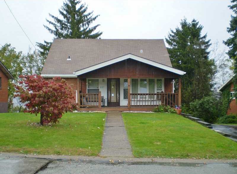1st image of 227 Woodridge Dr