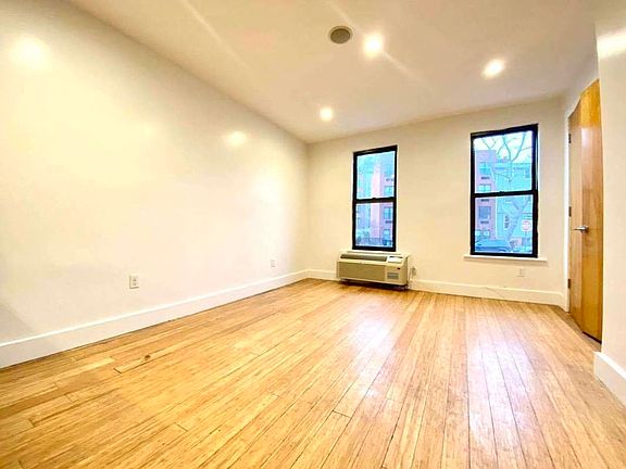 5th image of 834 Metropolitan Ave