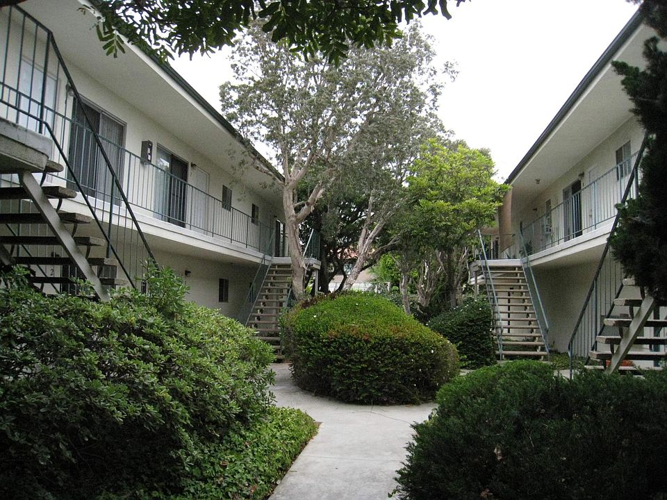 1st image of 1555 Artesia Blvd APT 4