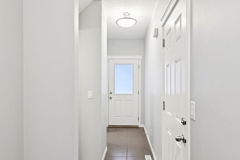 Edmonton Apartment for rent - 3 Bedrooms — photo 16
