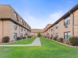 18 N End Dr, Secaucus, NJ 07094
