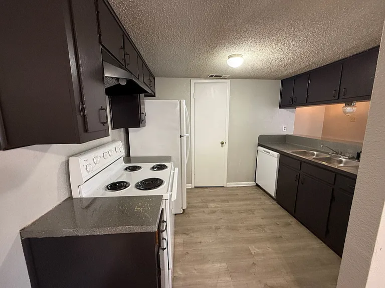 4503 Hunt Cir — Photo 9