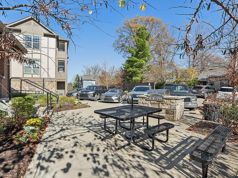 City Flats Walnut — Photo 22
