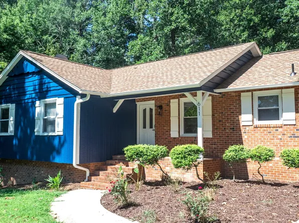 611 Creekside Dr, Sanford, NC 27330