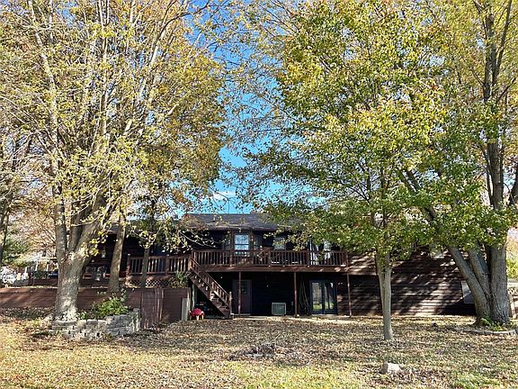 3rd image of 801 Linder Blvd