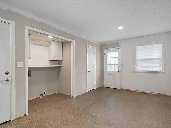 3rd image of 1919 E Meadow Dr