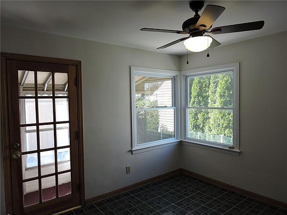 2nd image of 3522 Charlotte St