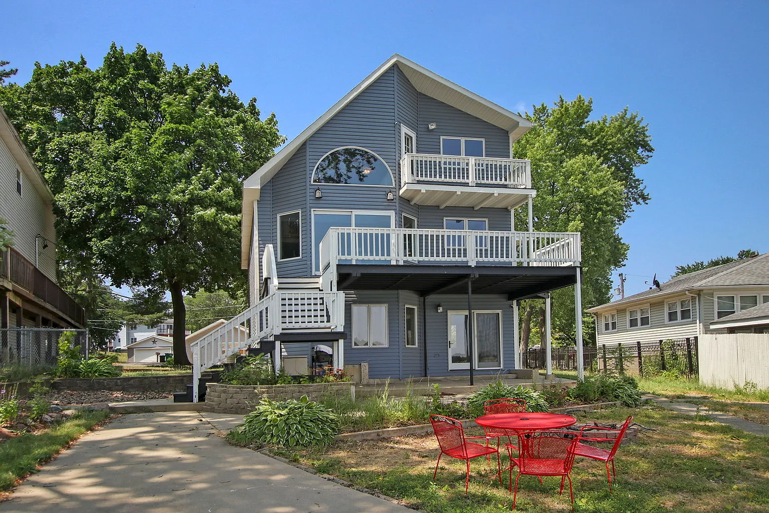 11 Lakeside Ln photo 1