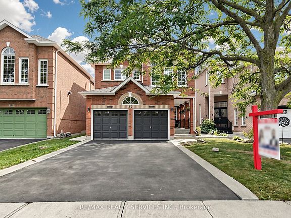 3rd image of 32 Hillpath Cres