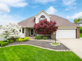 4027 Shelly Dr, Seven Hills, OH 44131