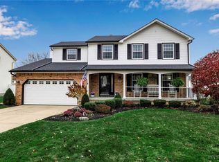 30 Greenbriar Dr, Lancaster, NY 14086