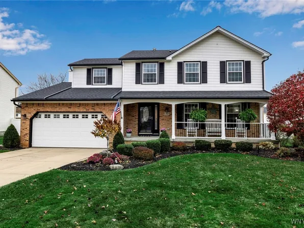 30 Greenbriar Dr, Lancaster, NY 14086