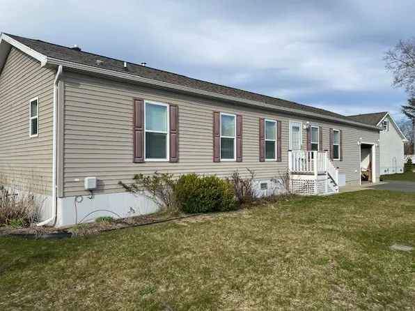 13 Carole Cir, Westfield, MA 01085