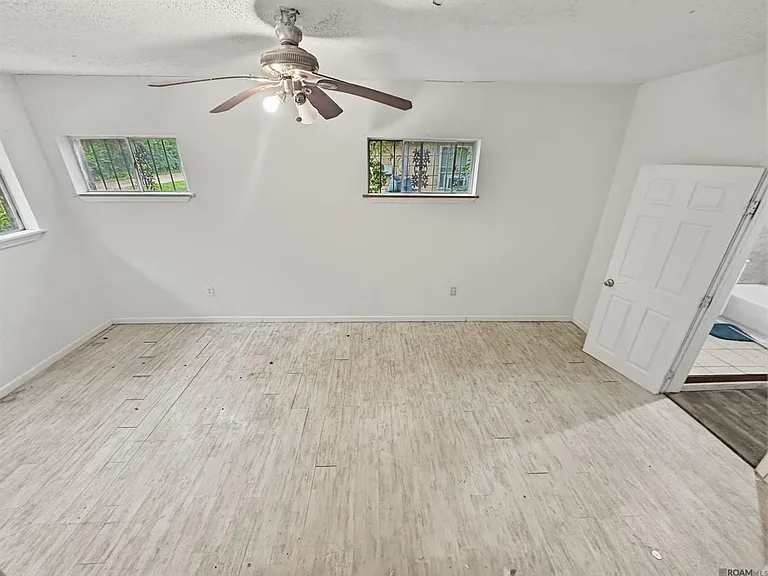 5156 Linden St — Photo 7