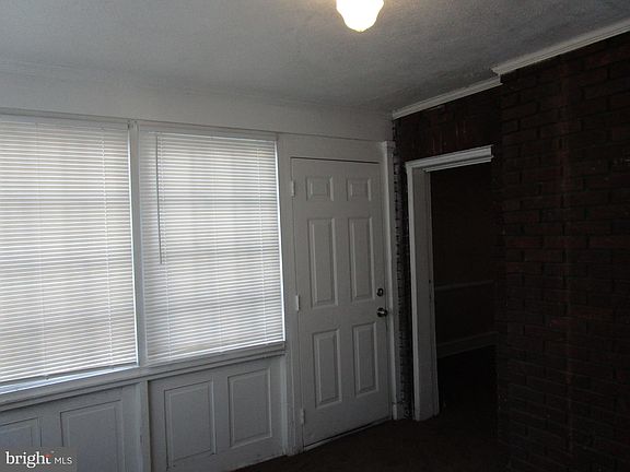 4th image of 5916 W Columbia Ave