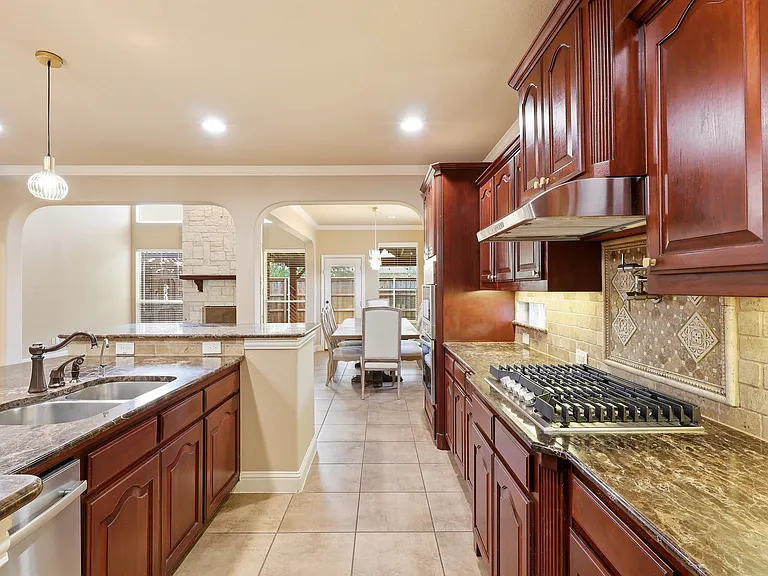 627 Seymour Dr — Photo 11