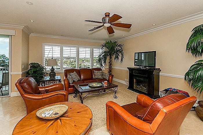 2nd image of 100 Macfarlane Dr APT 4D